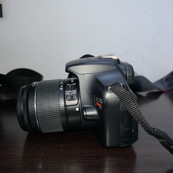 Canon EOS Rebel T3 - Picture 3 of 7